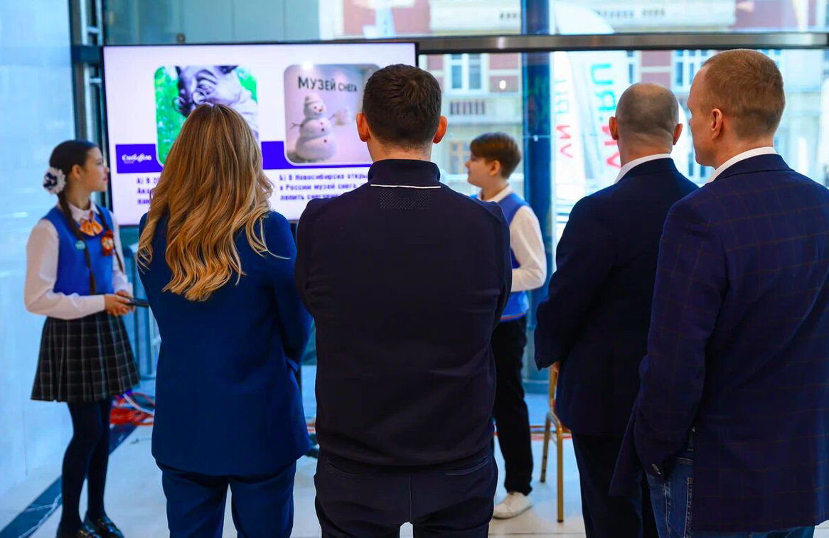 Фото Блогер-миллионник, интервью юнкоров и борьба с фейками. Как в Новосибирске прошёл крупнейший молодёжный медиафорум – ФОТОРЕПОРТАЖ 5 - Сиб.ФМ Фото Блогер-миллионник, интервью юнкоров и борьба с фейками. Как в Новосибирске прошёл крупнейший молодёжный медиафорум – ФОТОРЕПОРТАЖ 5